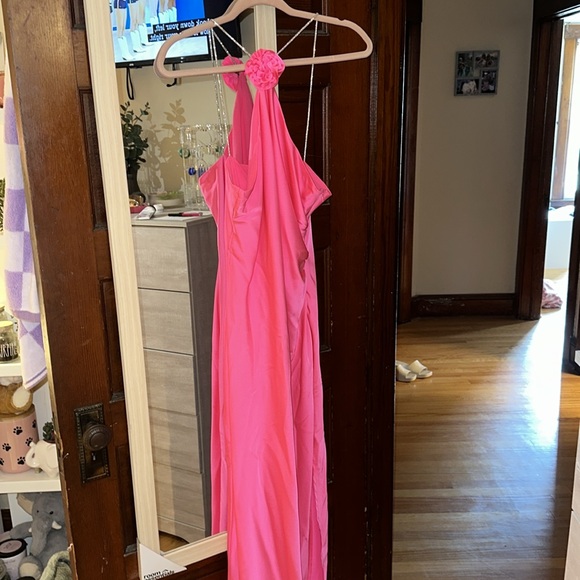 Pink satin dress - Picture 4 of 9